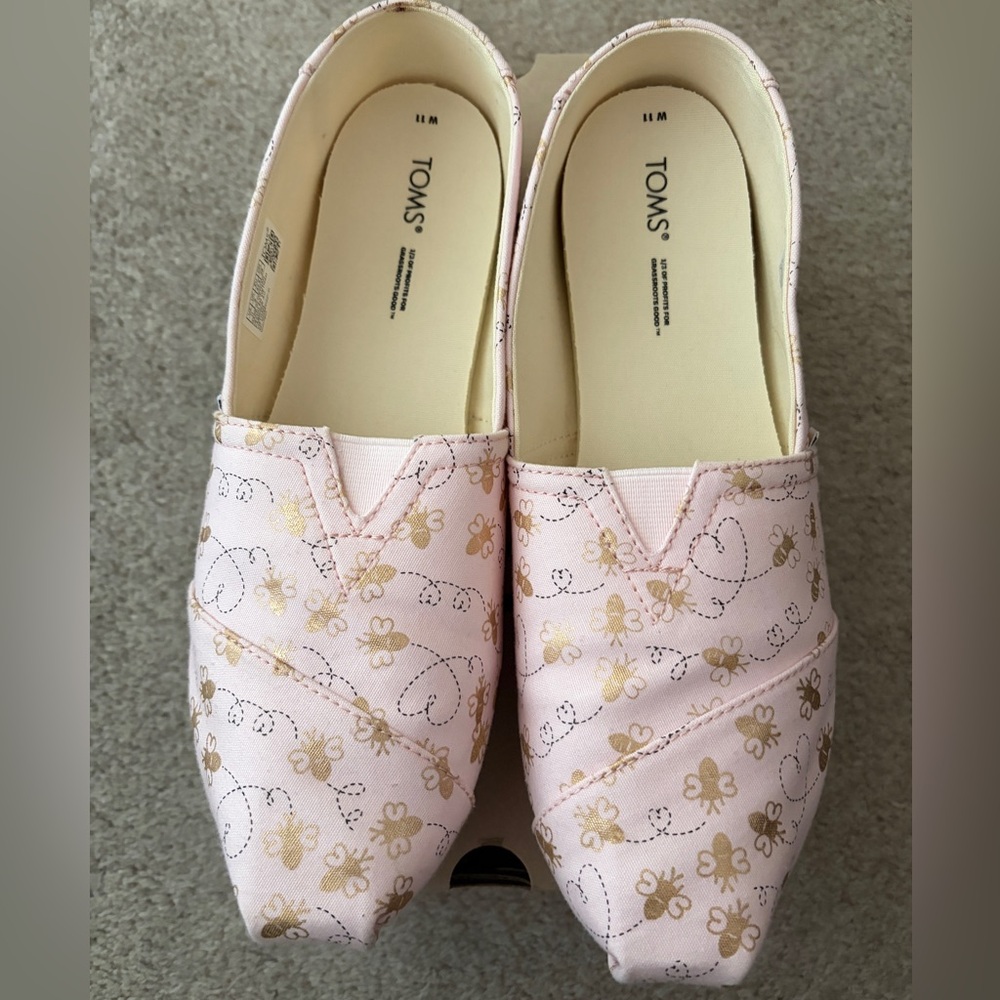 Toms Barely Pink Foil Bee Mine Print Women’s Size 11